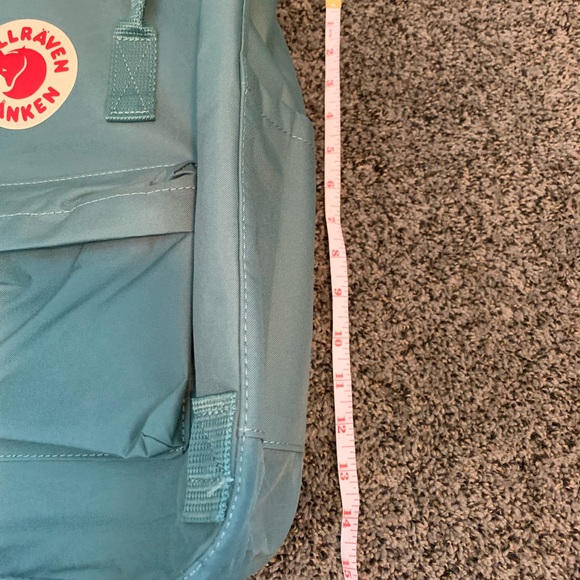 Fjallraven Kanken classic backpack in soft green - Picture 5 of 7